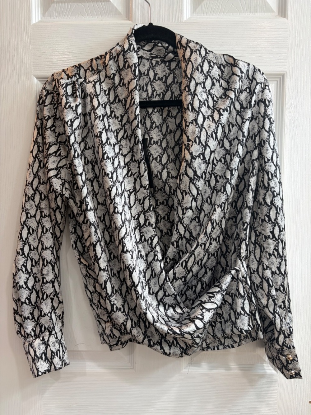 New Venti6 Faux Wrap Large Blouse Top Pullover Silky Long Sleeve Animal Print